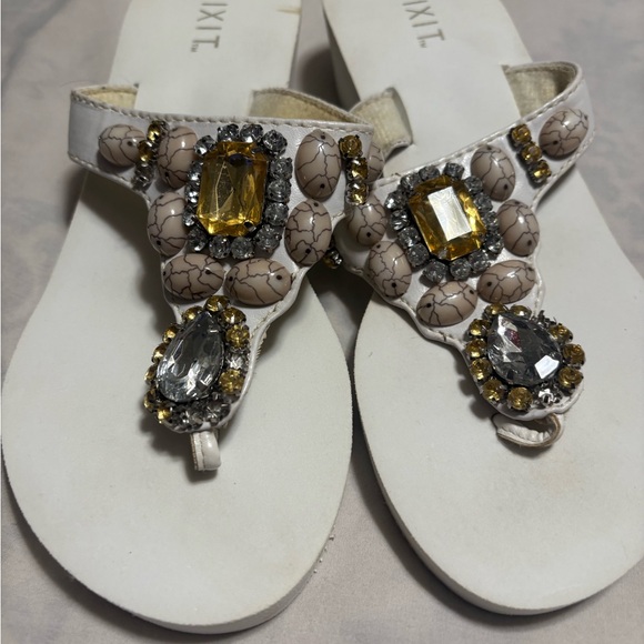 Mix It Shoes - Women's White Embellished Sandals
